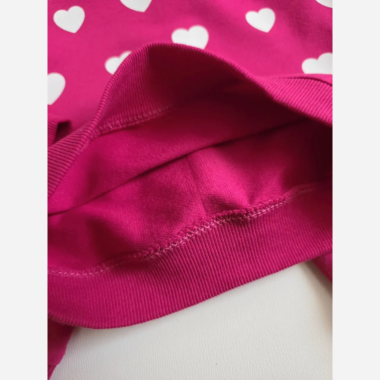 ست بلوز و شلوار دخترانه طرح قلبی جنس دورس مناسب 2 تا 9 سال