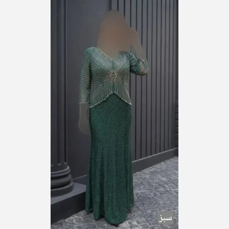 پیراهن ماکسی مجلسی زنانه سایز بزرگ مدل دامن ماهی دنبالهدار با کاپ سینه و تزئینات نگین و مروارید