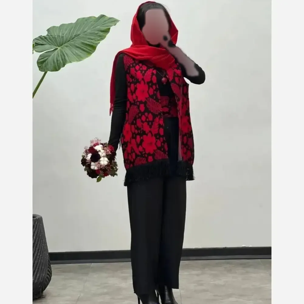 ست چهار تیکه زنانه مدل ماهگل شامل شومیز کرپ اسکاچی وست نپالی و شلوار پرشیا به همراه کمربند