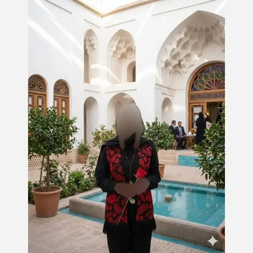 ست چهار تیکه زنانه مدل ماهگل شامل شومیز کرپ اسکاچی وست نپالی و شلوار پرشیا به همراه کمربند