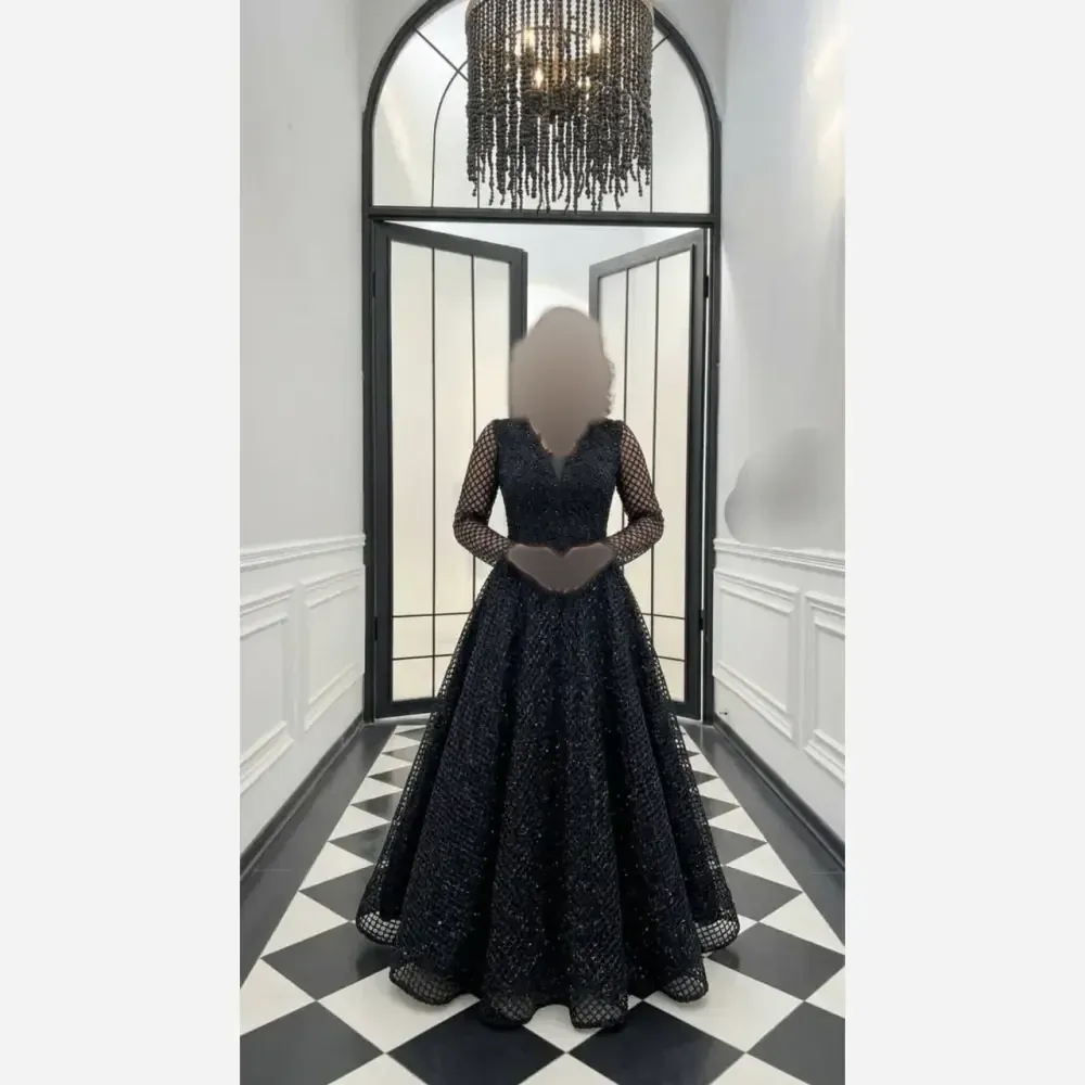 پیراهن مجلسی زنانه مدل زرین جنس دانتل چمنی سنگدوزی شده با کاپ و آستر سایز 40 تا 58