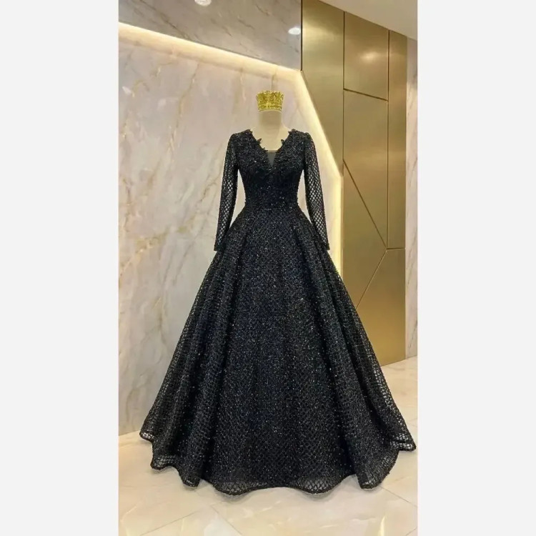 پیراهن مجلسی زنانه مدل زرین جنس دانتل چمنی سنگدوزی شده با کاپ و آستر سایز 40 تا 58