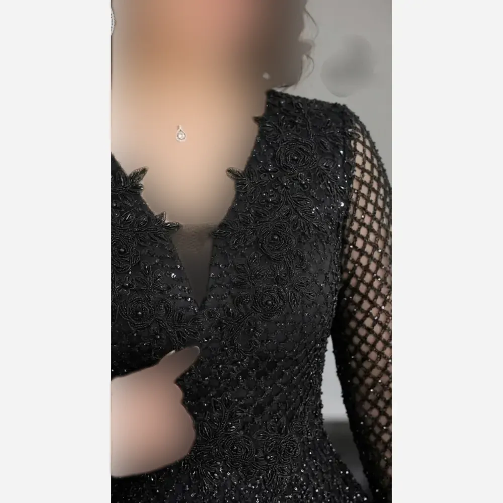 پیراهن مجلسی زنانه مدل زرین جنس دانتل چمنی سنگدوزی شده با کاپ و آستر سایز 40 تا 58