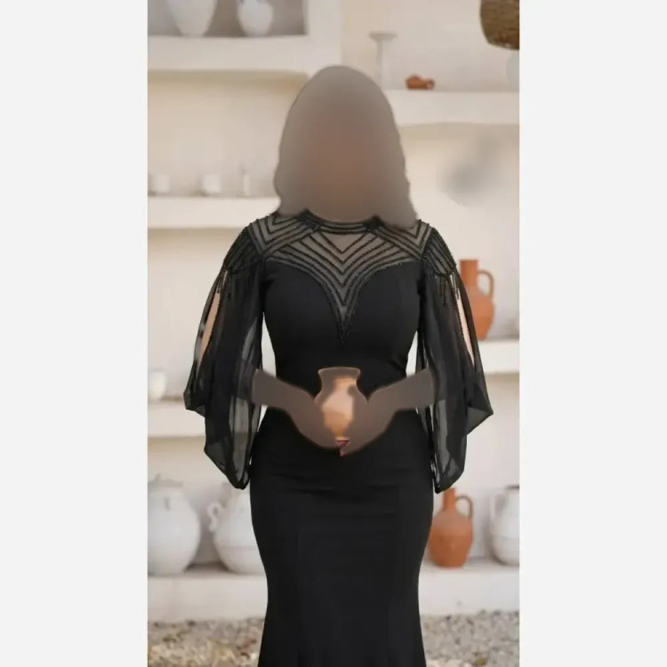 پیراهن ماکسی زنانه مجلسی کرپ دالقیچ سنگدوزی شده مشکی با کاپ سینه