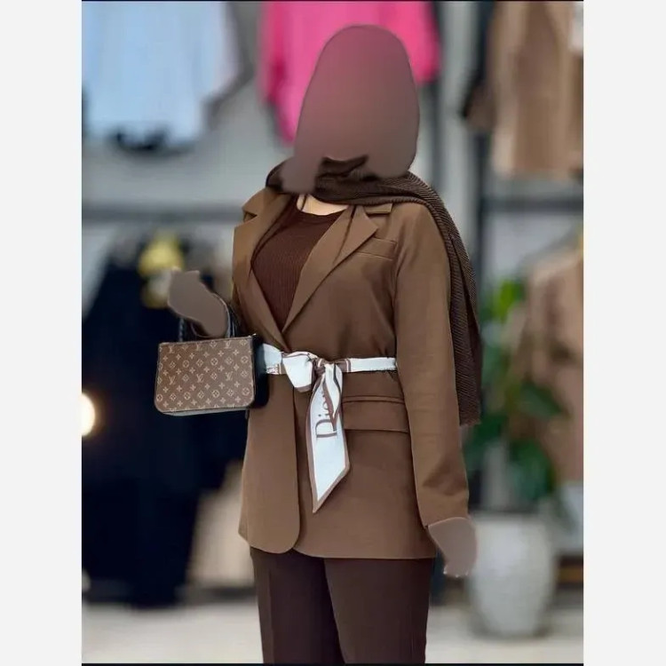 کت زنانه دیور جنس مازراتی رنگ نسکافهای با کمربند ساتن