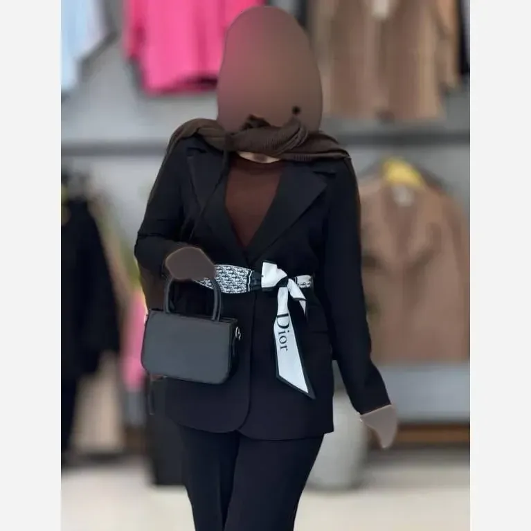 کت زنانه دیور جنس مازراتی رنگ نسکافهای با کمربند ساتن