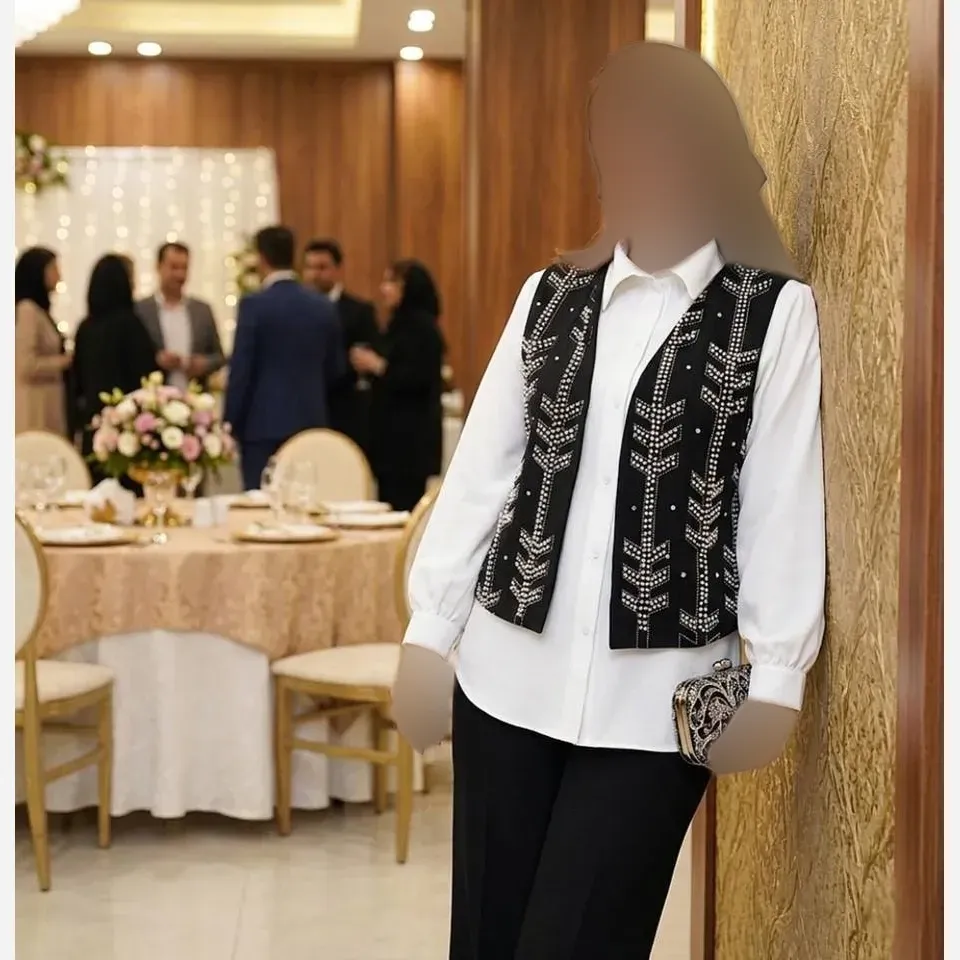 جلیقه زنانه مجلسی مدل زیبنده جنس سوپر مازراتی مشکی نگیندار سایز 38 تا 54