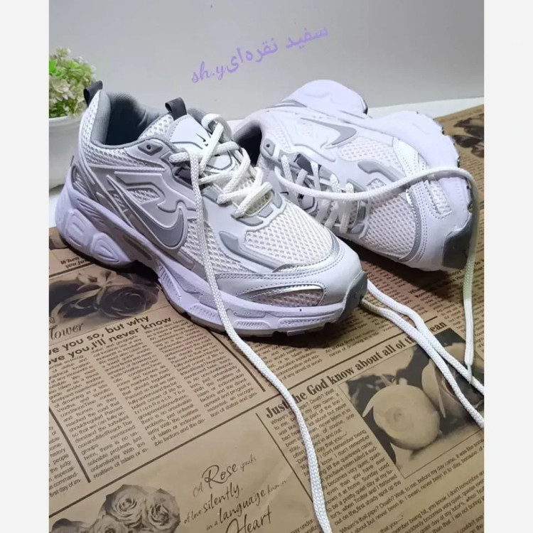 کفش کتانی زنانه نایک مدل V5K با زیره پی یو طبی و رویه پارچه ویژن خارجی