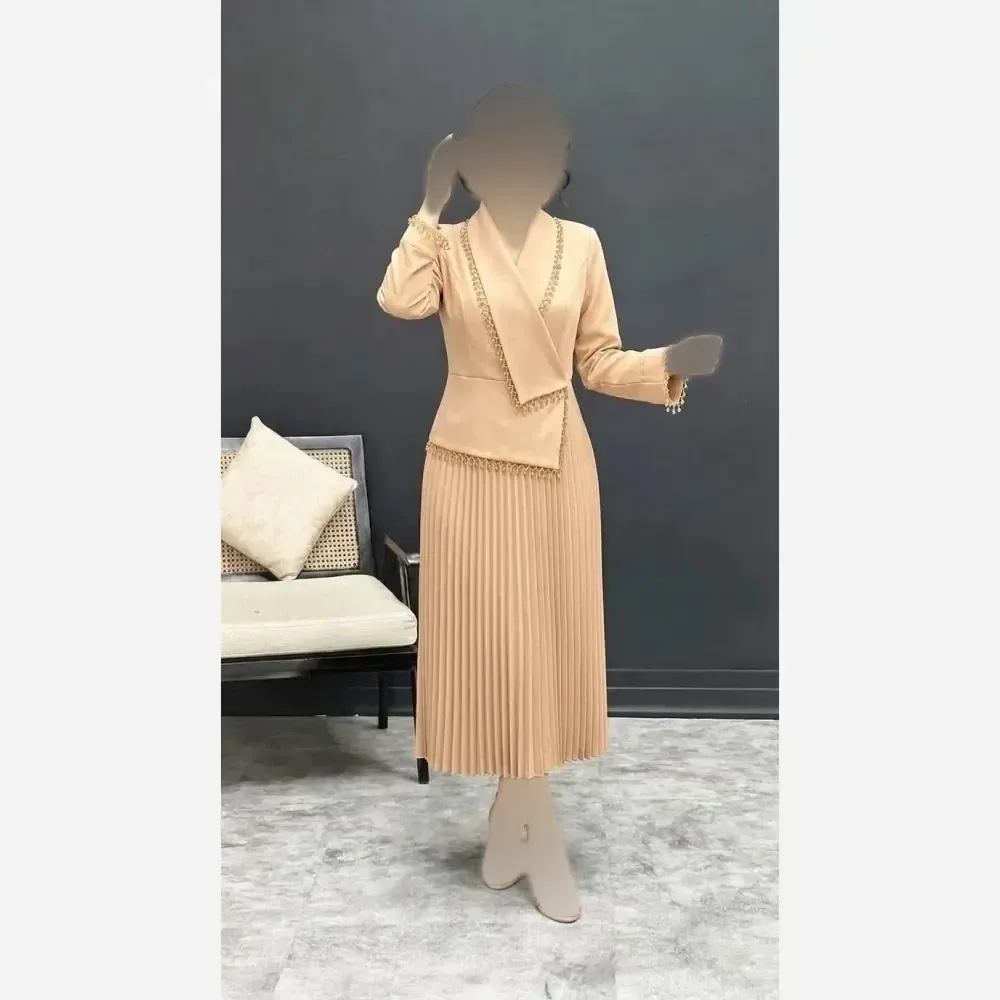 مانتو کارن کرپ مازراتی کار دست لایه کاری شده قد 150 در رنگ سبز کرم سبز پاستیلی سیز سایز 40 تا 48