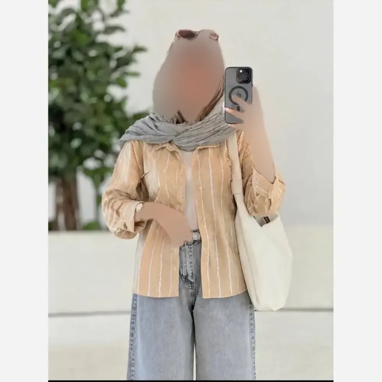 مانتو راه راه نفیس جنس پری نگینی درجه یک فری سایز