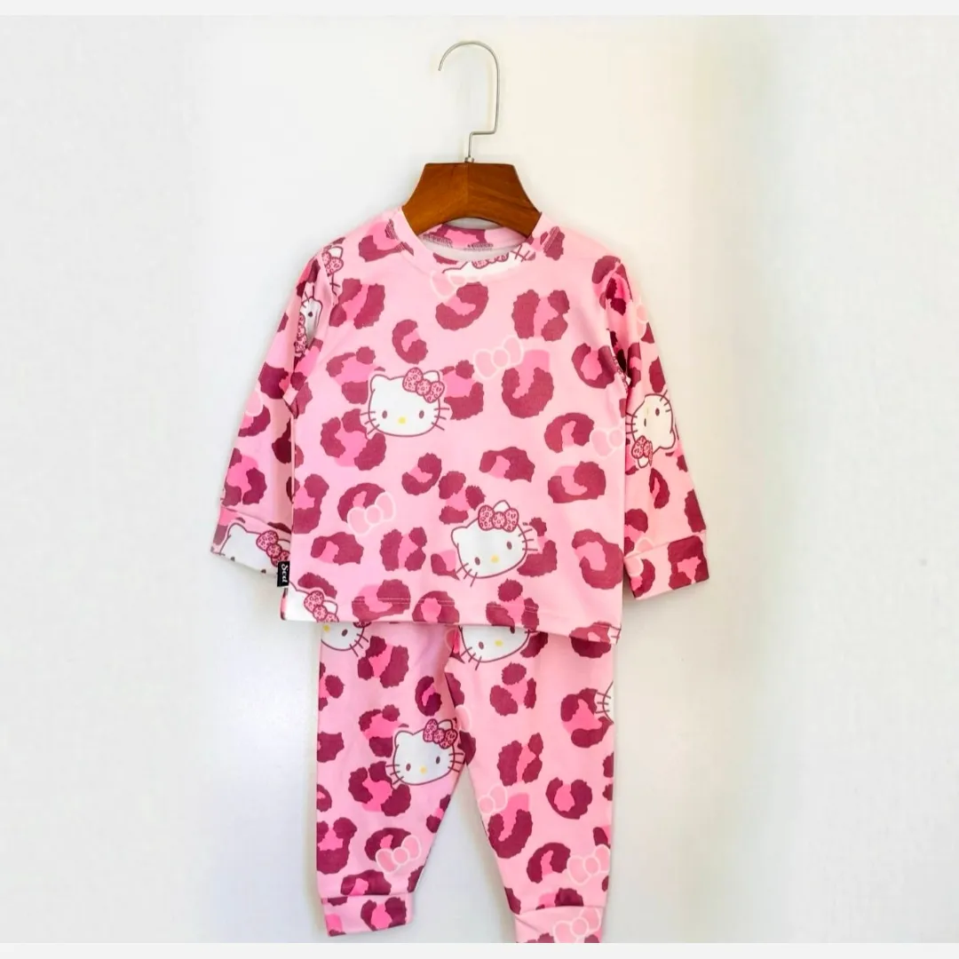 ست بلوز و شلوار راحتی بچه گانه طرح کیتی جنس نخ و پنبه سایز 35 تا 50
